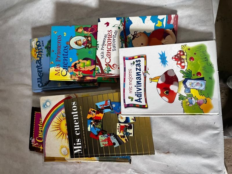 Cajón con Libros Infantiles Cuentos y Adivinanzas