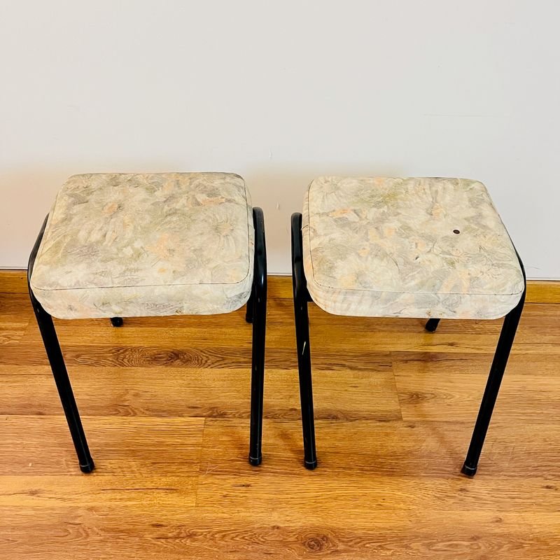 Par de Banquetas con Estructura de Hierro y Asiento Estampado