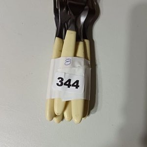 Lote siguiente: Conjunto de Tenedores con Mangos Marfil