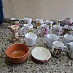 Lote Surtido: Tazas, Mate, Florero y Adorno Decorativo - imagen 3