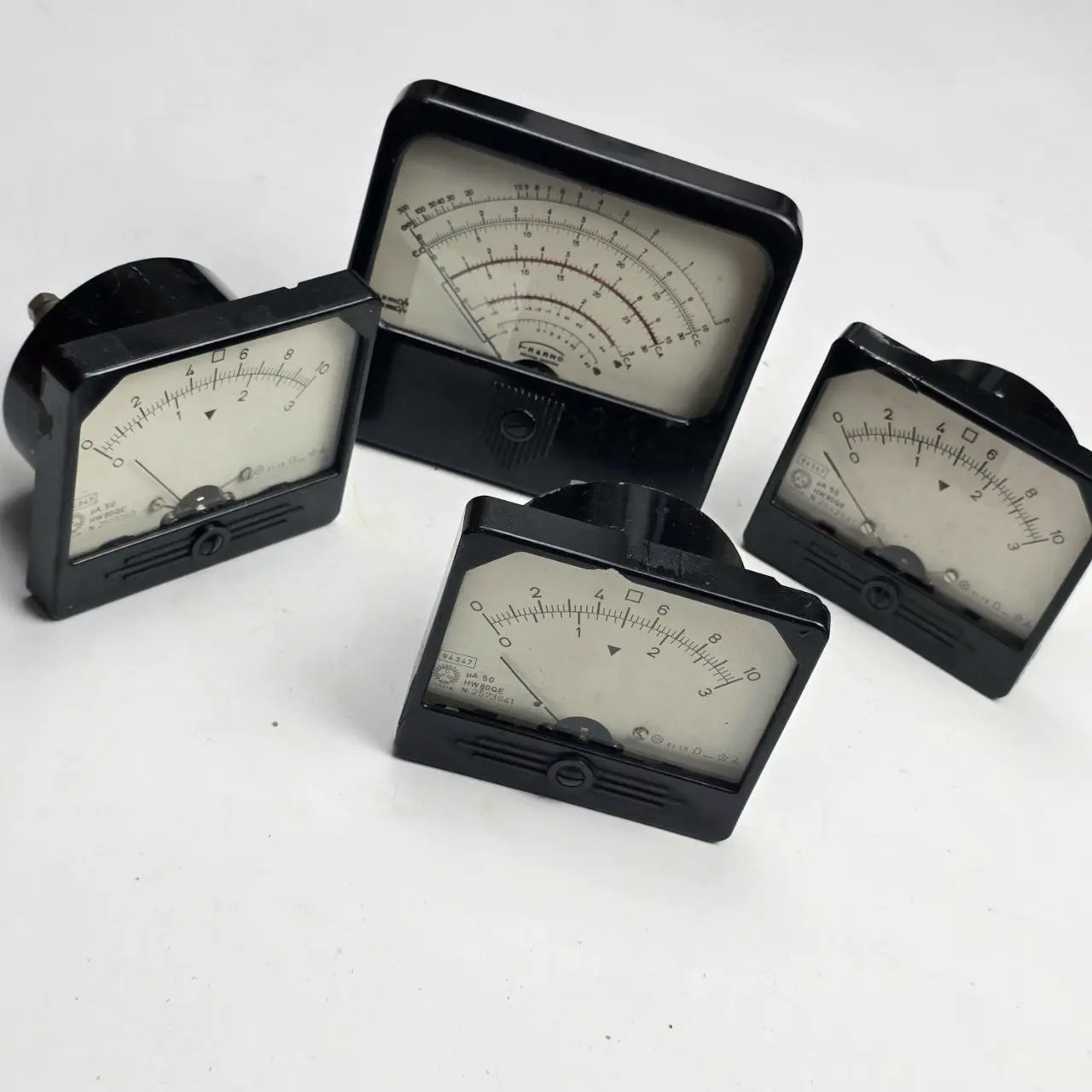 Item lote-12-miliamperimetros-y-amperimetros-4-piezas - Image 0