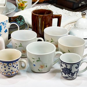 Lote Variado: Centro de Mesa, Tazas, Cofre Decorativo y Más - imagen 2