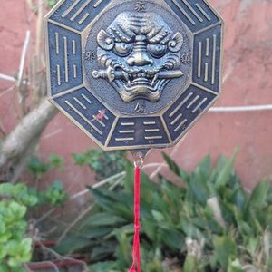 Lote siguiente: 16 Espejos Feng Shui Octogonales con Borla Roja