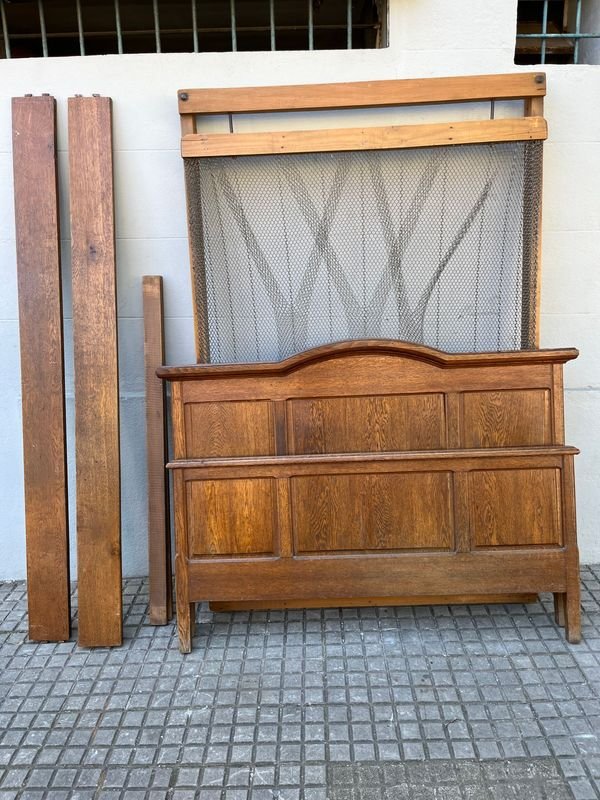 Cama de Roble Desarmable con Parrilla Elástica