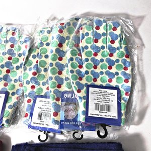Lote de 8 Pares de Guantes y 2 Bufandas - imagen 2