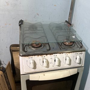 Lote anterior: Cocina a Gas Blanca con Horno y 4 Hornallas