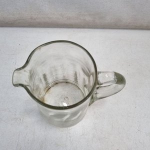 Jarra de Vidrio Transparente con Asa y Pico Vertedor - imagen 3