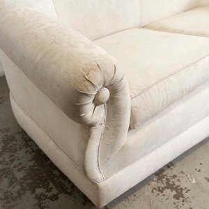 Sofá de Dos Cuerpos Tapizado en Tela Marfíl con Almohadones - imagen 2