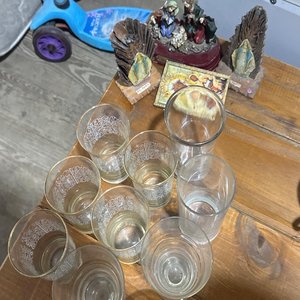 Lote anterior: Conjunto de Vasos Adornados con Detalles Dorados
