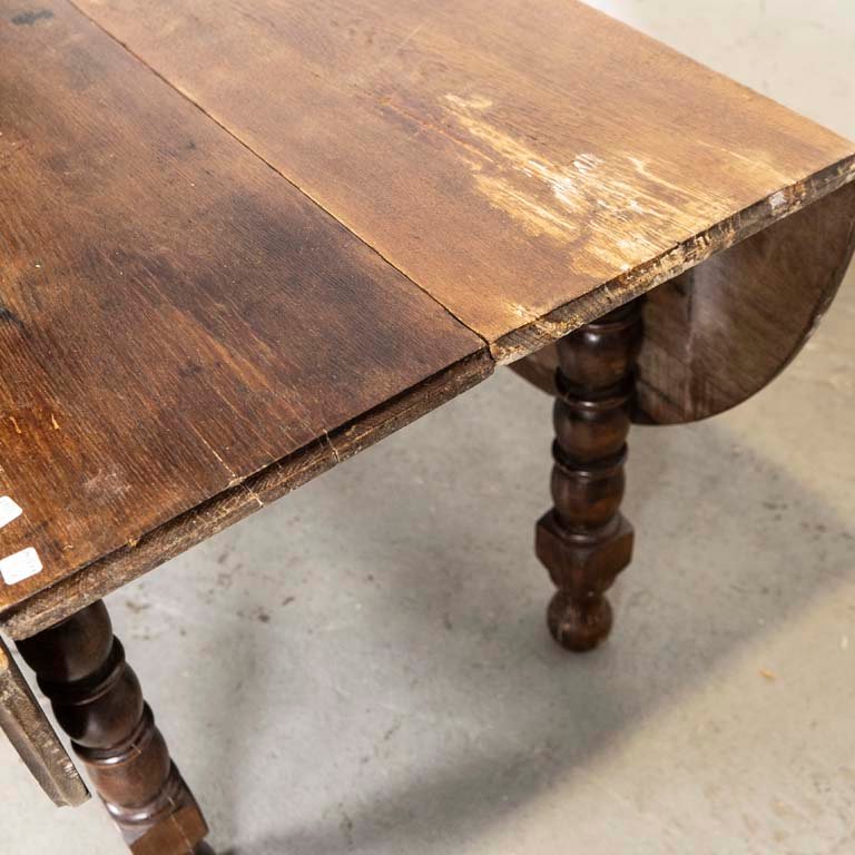 Mesa de roble para restaurar con detalles en la madera - imagen 2