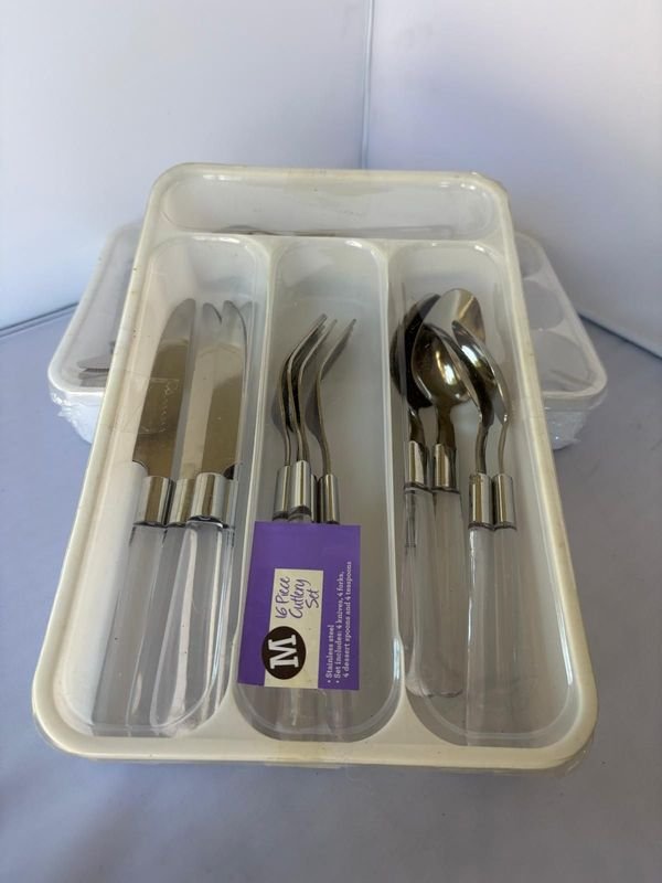Lote anterior: Set de cubiertos plásticos de 16 piezas con etiqueta morada