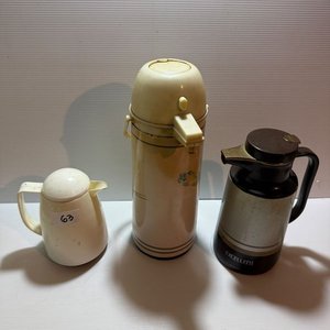 Lote siguiente: Lote de 3 termos para café de diferentes tamaños