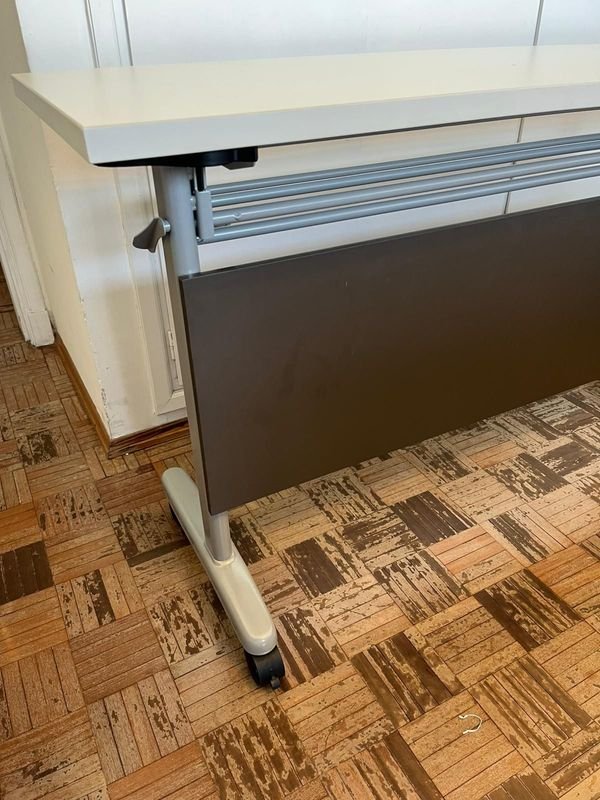 Escritorio rebatible plegable con rueditas - imagen 7