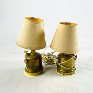 Lote siguiente: Par de Lámparas de Mesa Bronce con Pantallas Estilo Depósito