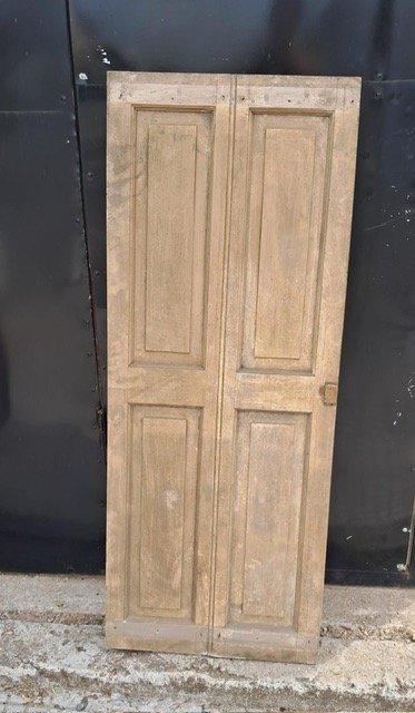 Lote siguiente: Puerta de madera con diseño de cuatro paneles