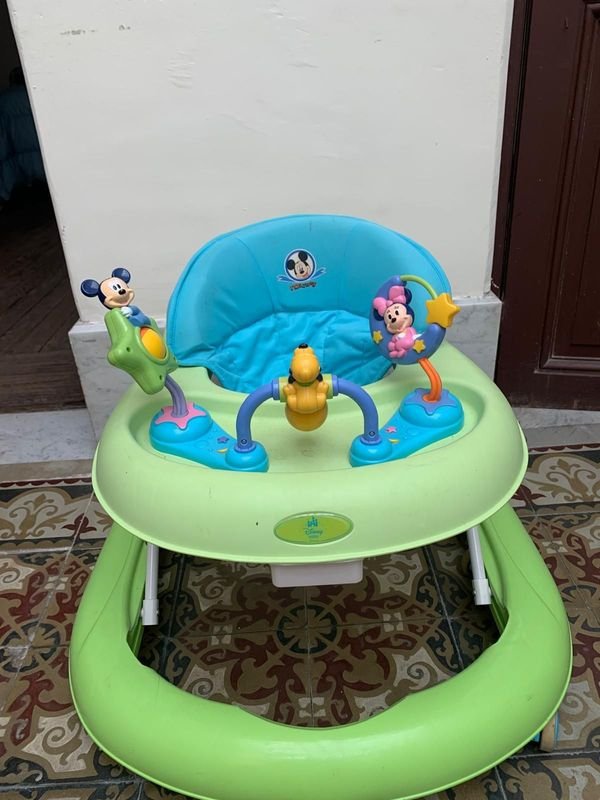 Andador de bebé con diseño Mickey Mouse - imagen 2