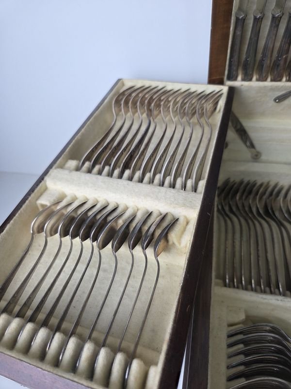 Excepcional juego de cubiertos en platina Eberle con su caja original y llave - imagen 4