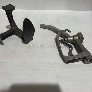 Lote anterior: Herramienta de Zapatero y Pico de Gasolina Antiguo