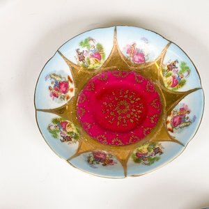 Juego de 24 Pocillos de Café y Platillos de Porcelana Japonesa con Escenas Románticas - imagen 6
