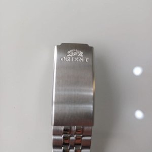 Reloj Orient Automático Acero Inoxidable Esfera Plateada con Detalles Verdes - imagen 5