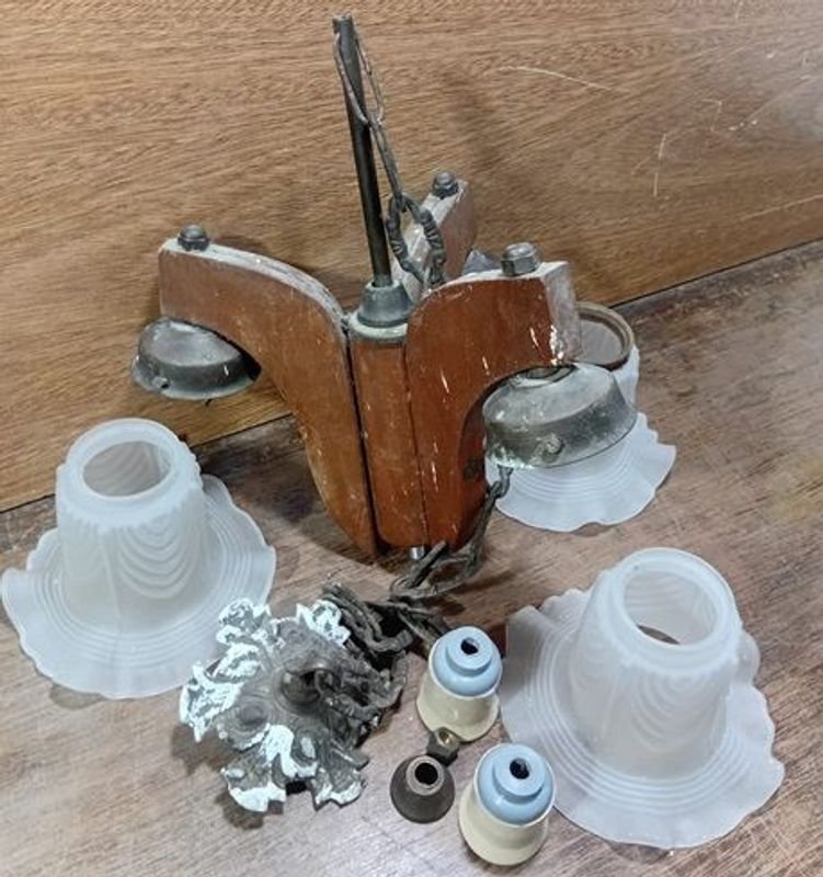 Araña en madera y bronce desarmada completa tulipas sanas - imagen 3