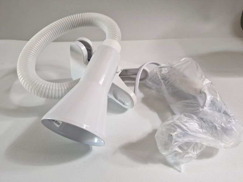 Lámpara de escritorio con vástago flexible y caja de presentación - imagen 3
