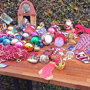 Lote Navideño: Adornos, Luces y Figuras de Pesebre - imagen 3