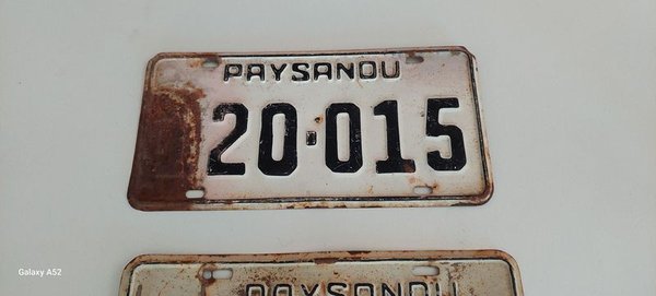 Placas de matrícula viejas con números y texto - imagen 5