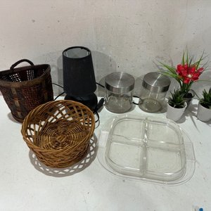 Lote siguiente: Bollones de Vidrio y Cestas de Mimbre con Lámpara