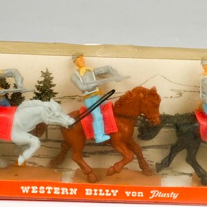 Tres jinetes a caballo plástico, con caja - imagen 4