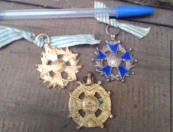 Lote de 3 Medallas al Mérito Antiguas, Año 1900