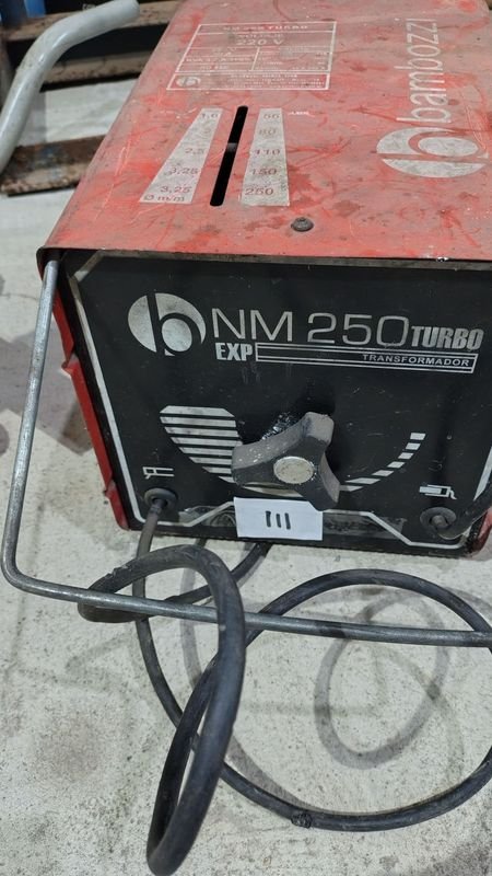Maquina de Electro Soldar con Cable de Poder y Sistema de Gestión de Cables - imagen 3