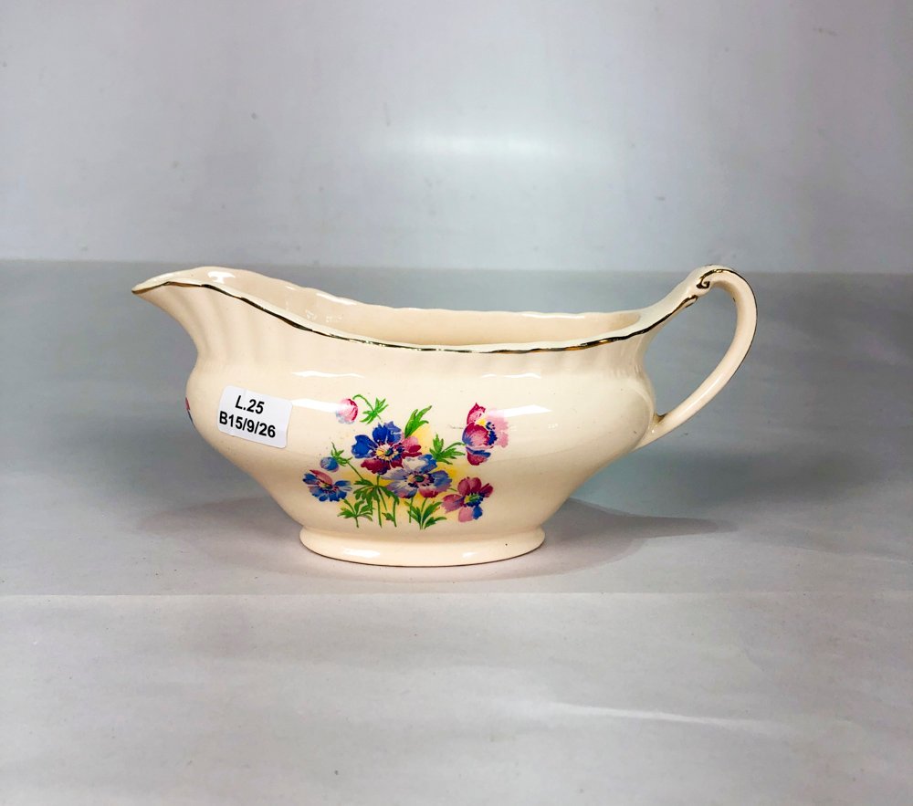 Salsera de Porcelana Inglesa Blanca con Flores y Borde Plateado