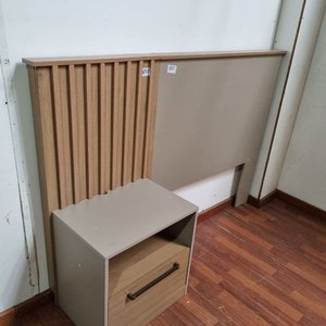 Respaldo de Cama y Mesa de Luz Combinado Madera y Beige - imagen 3