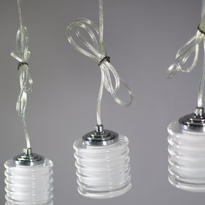 Lámpara Colgante de Tres Luces con Base Metálica y Tulipanes Acrílicos - imagen 3