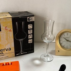 Radio Portátil Okusai, 6 Copas de Grappa Bormioli Rocco, Reloj de Escritorio R\u00e9chard y Calendario - imagen 3