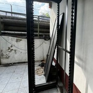 Lote anterior: Lote de 6 Racks 35U para Servidores y Redes, Estructura Metálica Negra