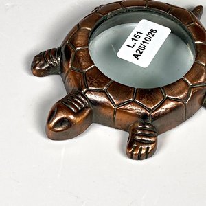 Lupa Metálica con Diseño de Tortuga - imagen 2