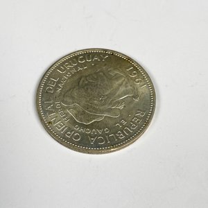 Moneda de Plata 10 Pesos Uruguayos "El Gaucho" 1961 - imagen 3