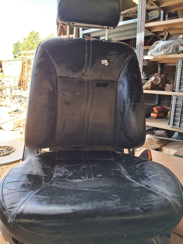 Asiento de automóvil en mal estado - imagen 5