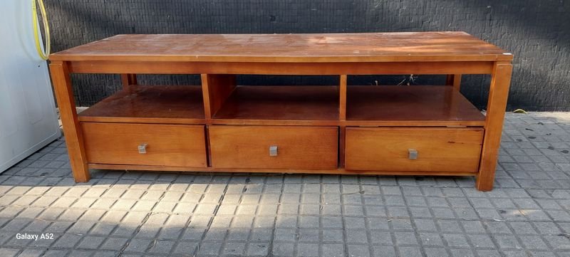 Rack de TV en madera con estantes y cajones - imagen 5
