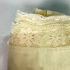 Mantel Beige en Hilo con Borde Calado y Encaje - imagen 2