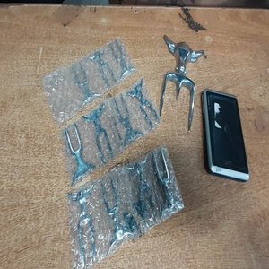 Lote siguiente: Kit de Parrilla con Cubiertos y GPS para Vehículos