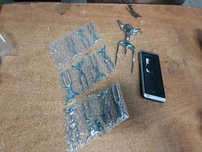 Kit de Parrilla con Cubiertos y GPS para Vehículos