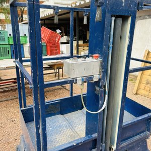 Lote #090R – Elevador o plataforma vertical Bravi Lui-Mini – se subasta a la vista, se desconoce si funciona correctamente - imagen 2