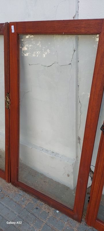 Puertas de vidrio con marco de madera - imagen 3