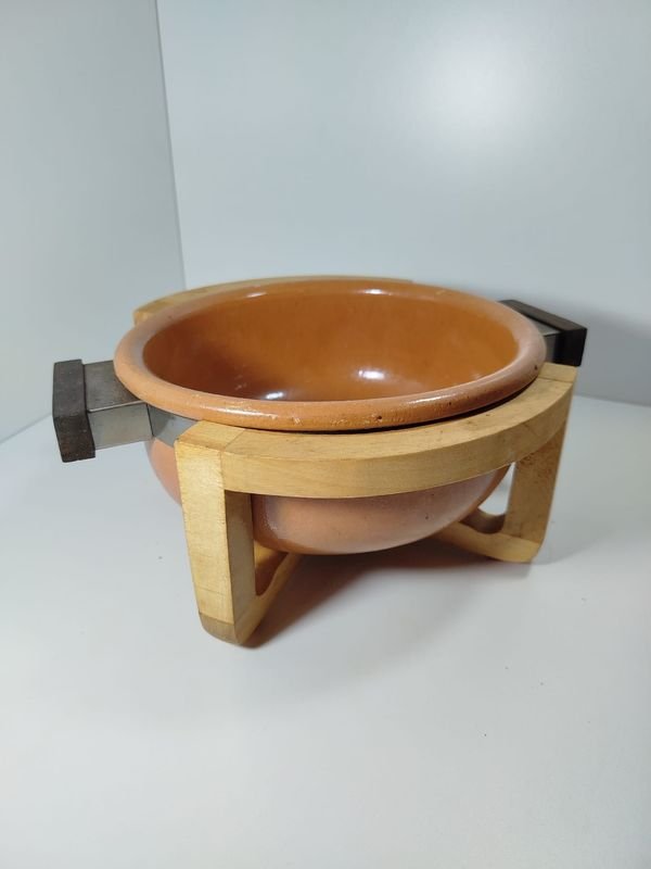 Lote siguiente: Olla de cerámica o barro con soporte de madera y asas en acero y plástico duro