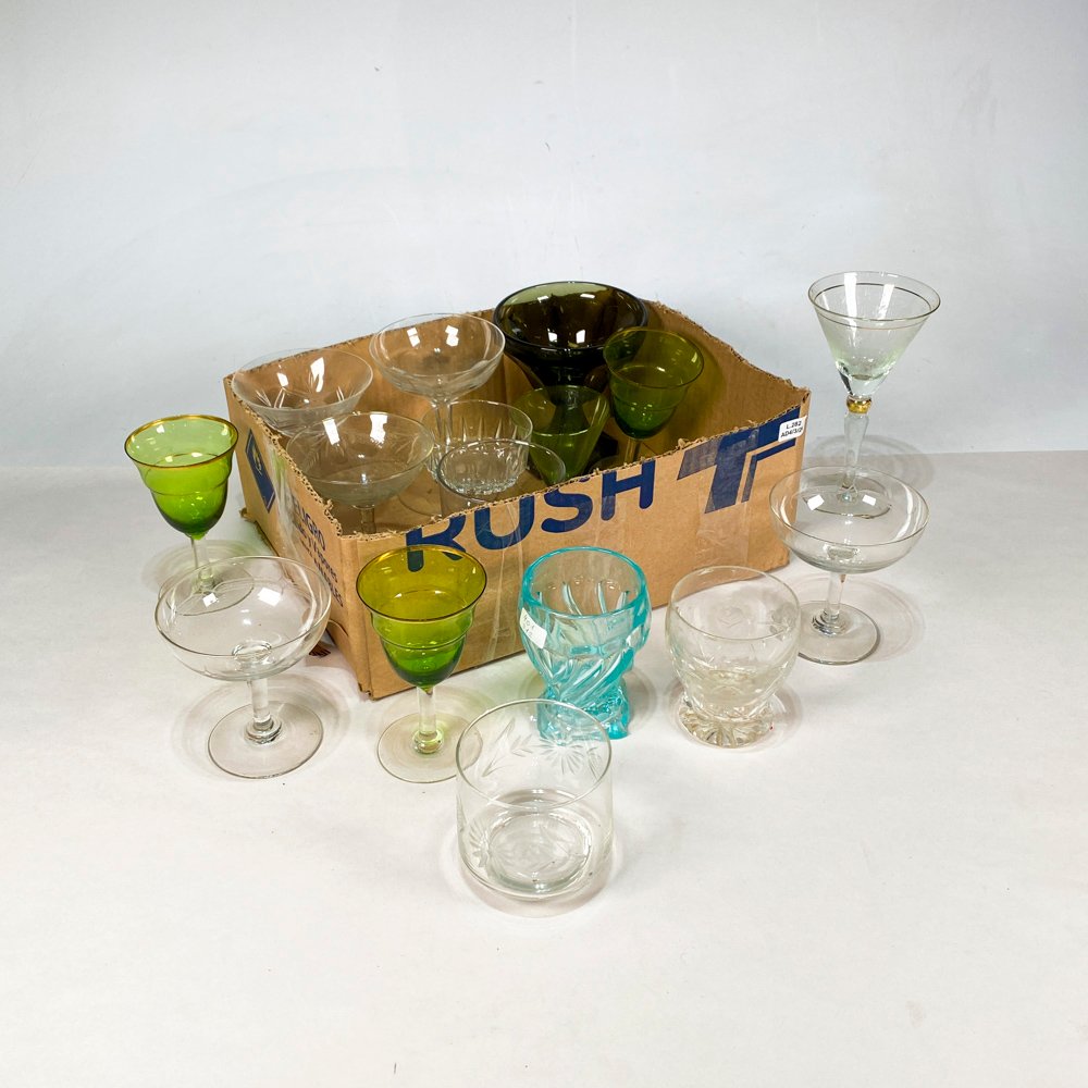 Colección de copas de vino y cristal