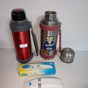 Dos termos y aspiradora de mesa a pilas - imagen 1