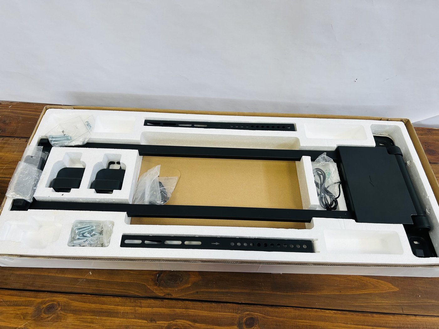 Soporte de Pared para TV Brateck 26" a 43"